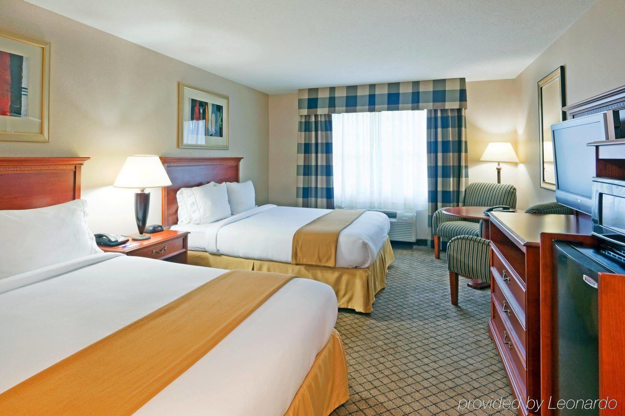 Holiday Inn Express Hotel & Suites Hampton South-Seabrook, An Ihg Hotel חדר תמונה